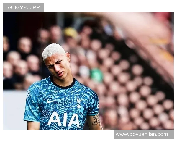 亨利足球明星背后的大佬揭秘与传奇人生的交织与影响