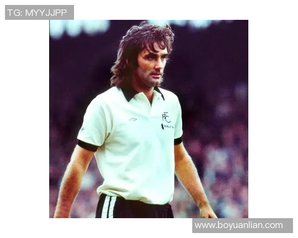 足球场上的传奇人物那些让人铭记的足球明星与他们的辉煌瞬间