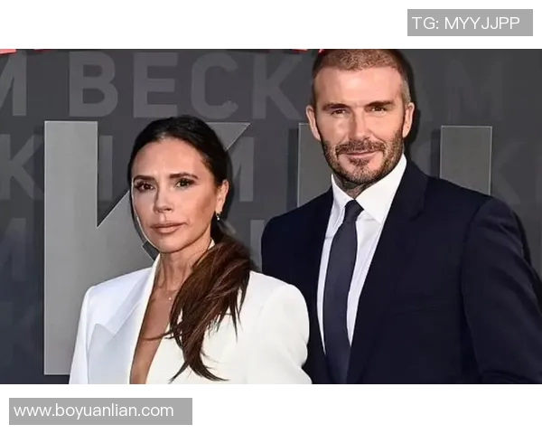 足球明星在采访中接到老婆电话温馨瞬间引发网友热议